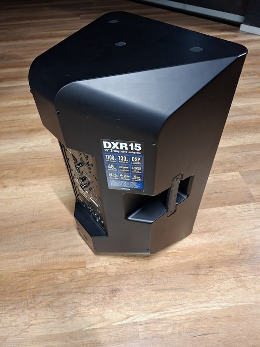 Yamaha DXR 15 активна тонколона