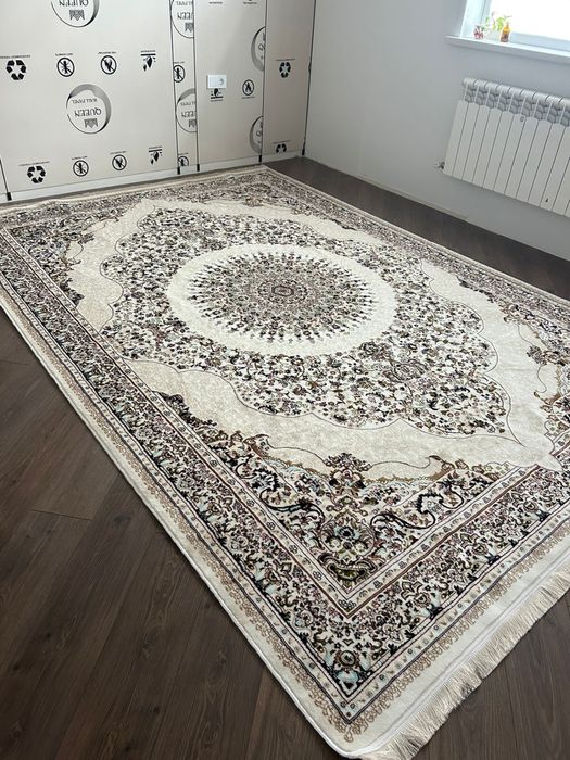 Шелковый новый ковер