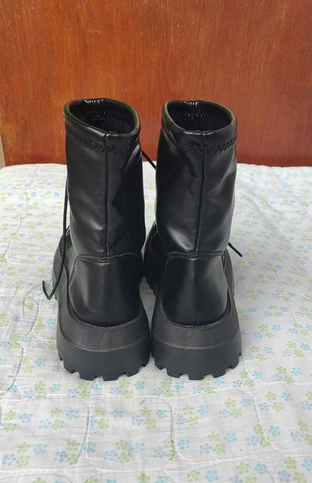 Ботинки 37 размер новые
