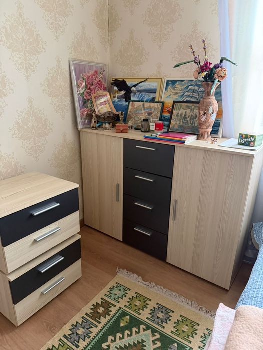 Прода две прикроватный тумбочки