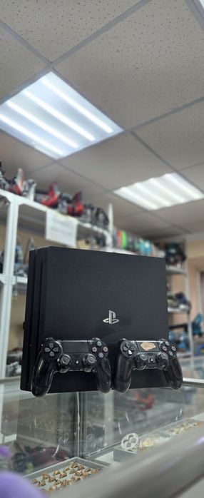 Ps4 pro 1тб 2джойстика