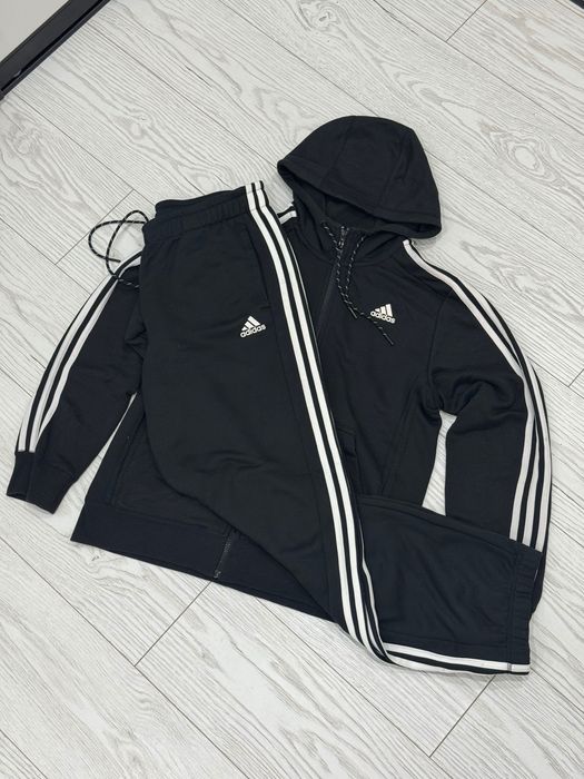 Костюм Adidas essential почти новый