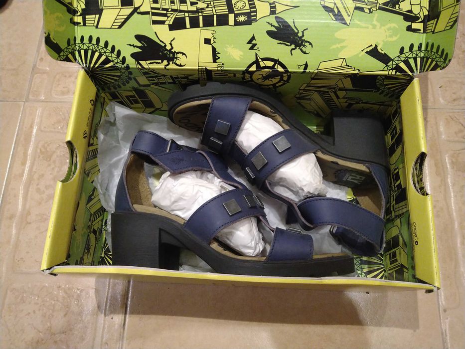 Сандали Fly London