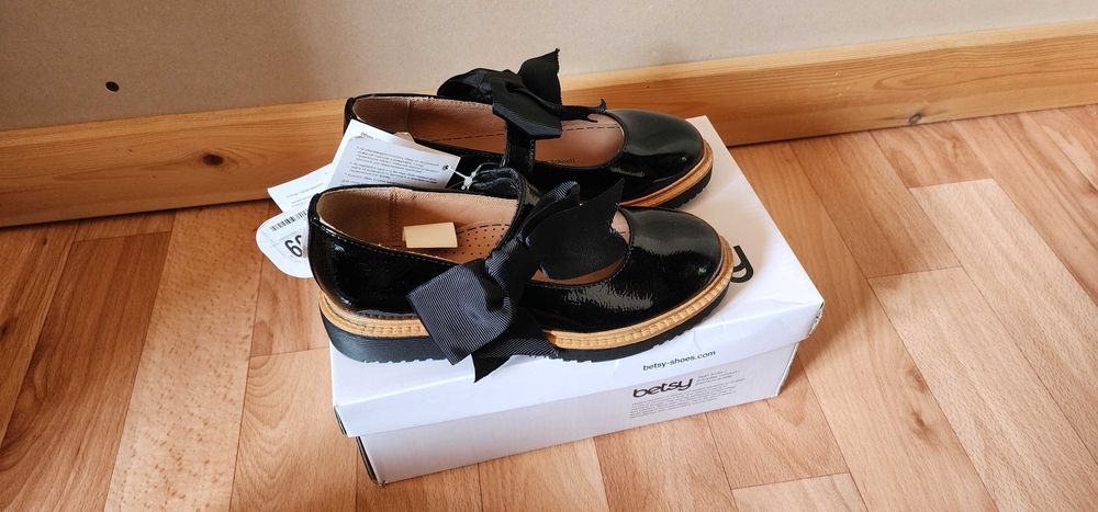 Туфельки новые школьные