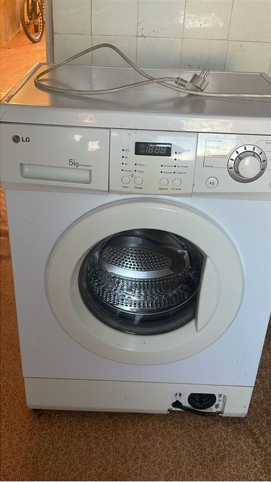 Машинка автомат в отличном состоянии