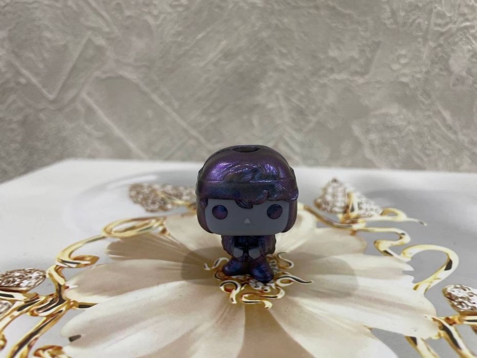 Киндер фигурки очень странные дела