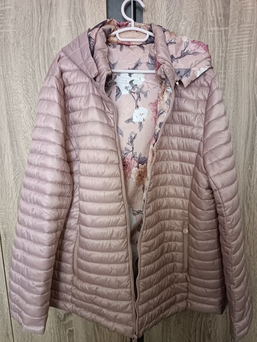 Продавам якето от снимките