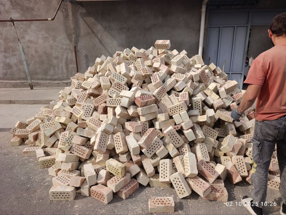 Pishgan va xom gisht