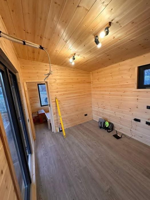 Case și căsuțe de lemn de locuit permanent și vacanță