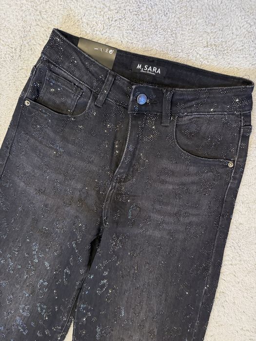 Черни дънки с камъни хит модел