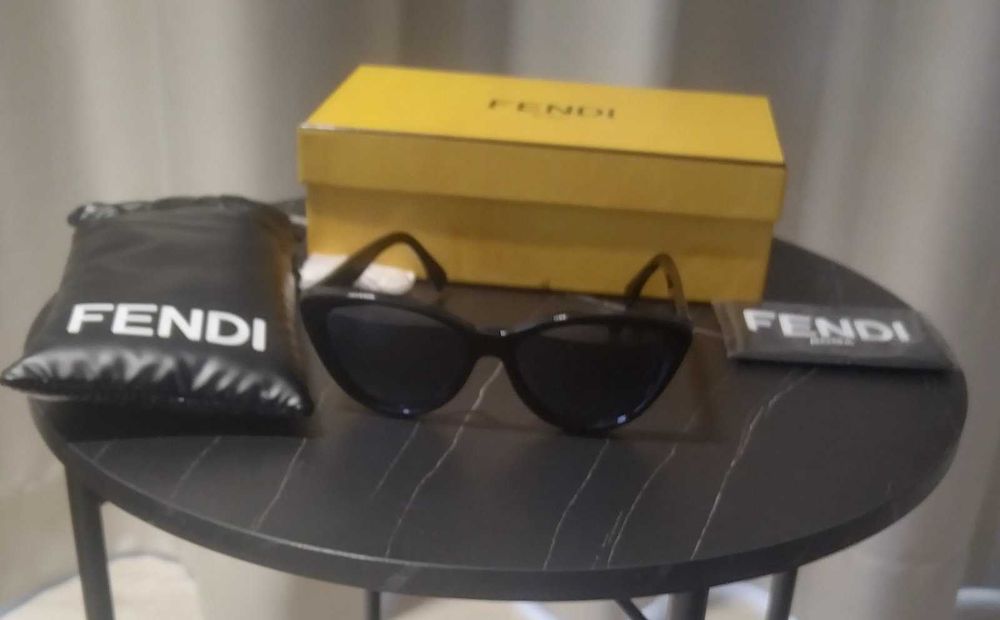 Слънчеви очила FENDI