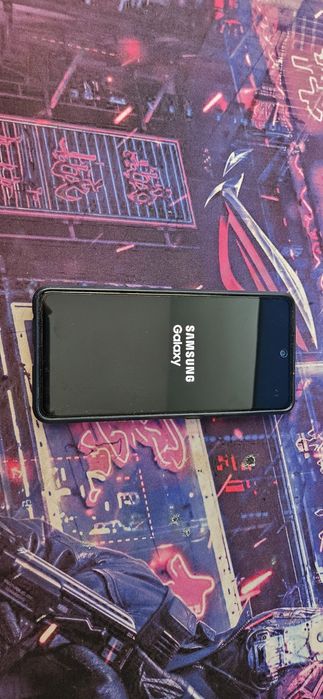 Samsung a52s в добро състояние + подарък калъф и протектор за екрана