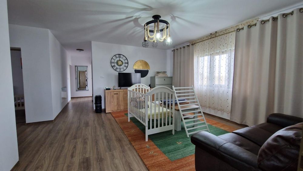 Casa individuala Miroslava langa LeGaga