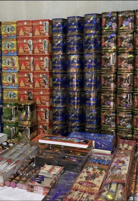 Продажа салютов, фейерверков.