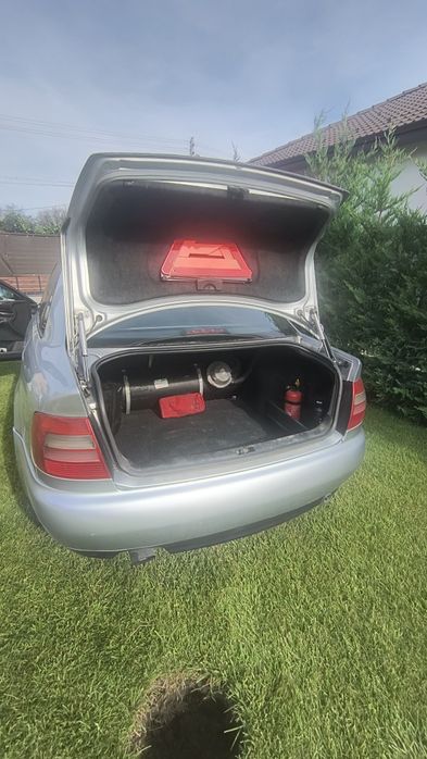 Ауди А4 б5 1.8 125к.с