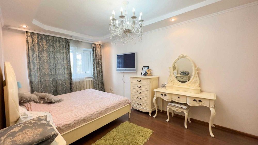 Продам 3х комнатную квартиру в центре города Империя Константин