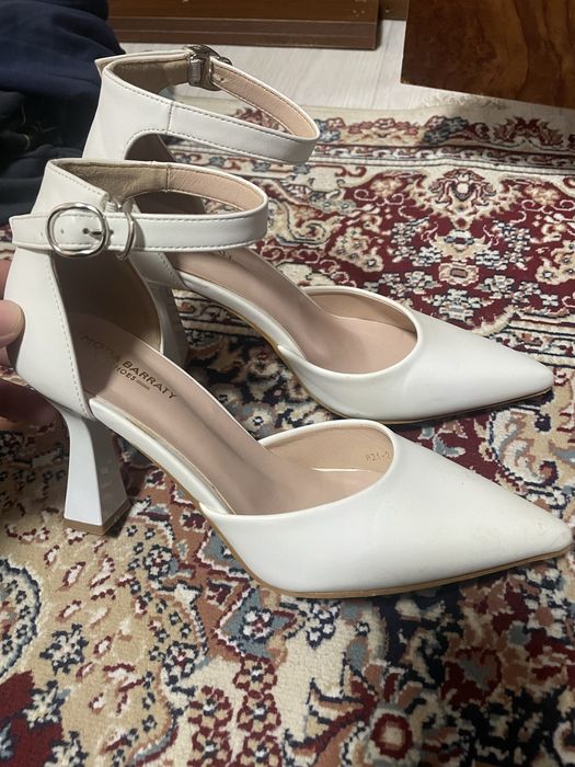 Белые удобные туфли на выход