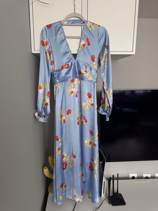 Дълга рокля от сатен на Asos design