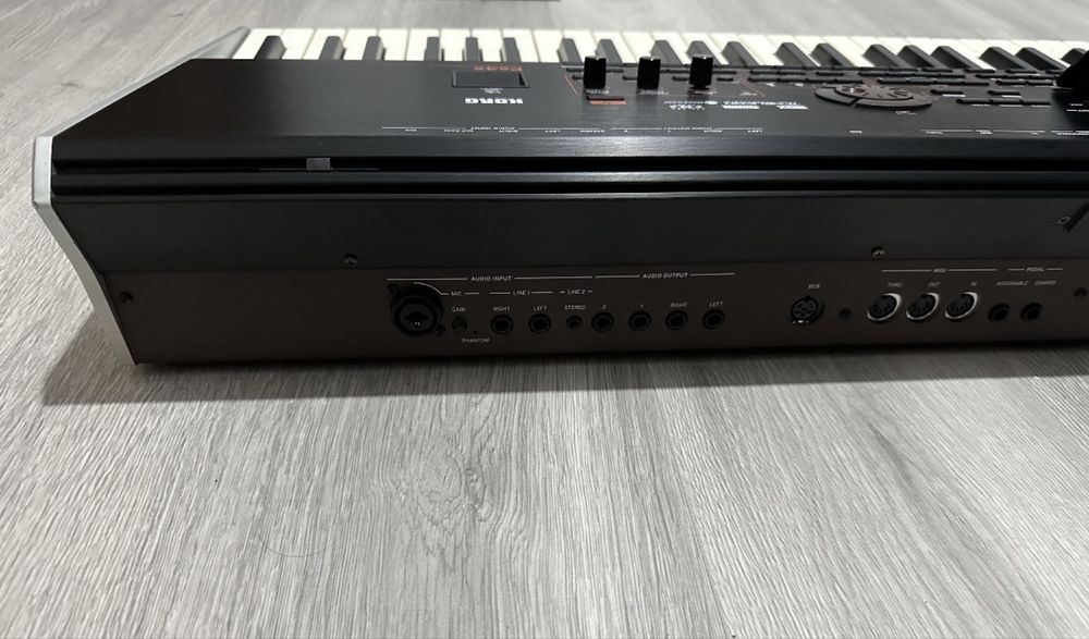 Vând Korg Pa4x Impecabilă