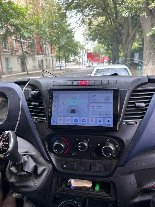 Navigație Android 15 Iveco Daily 4GB RAM – CarPlay, Android Auto, QLED