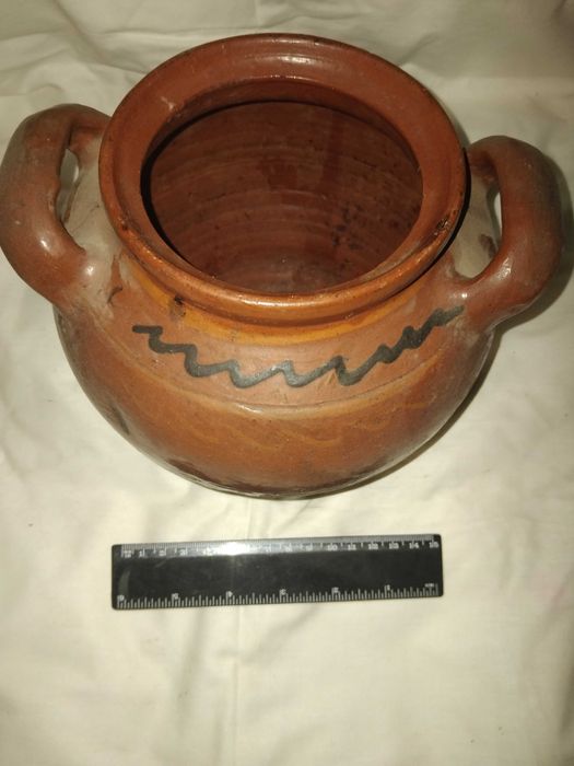 Продавам глинено гърне с дръжки