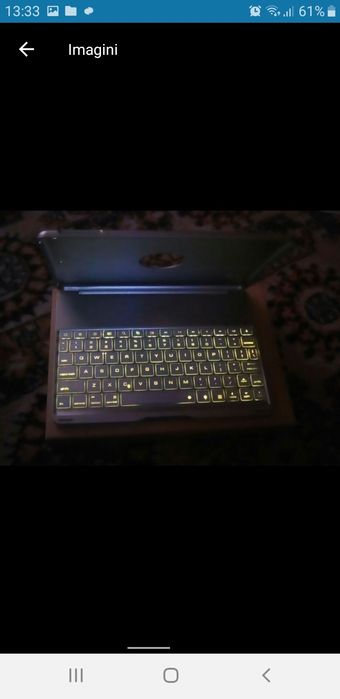 Carcasa tableta cu tastatura