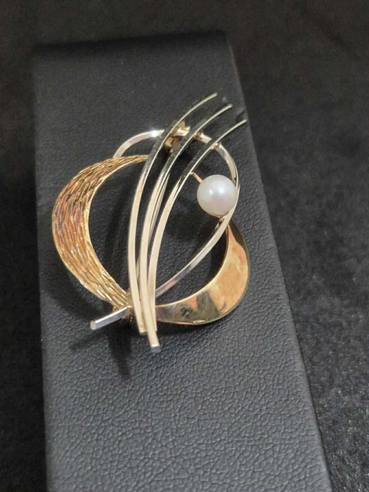 Златна брошка с естествена перла - 4.84гр