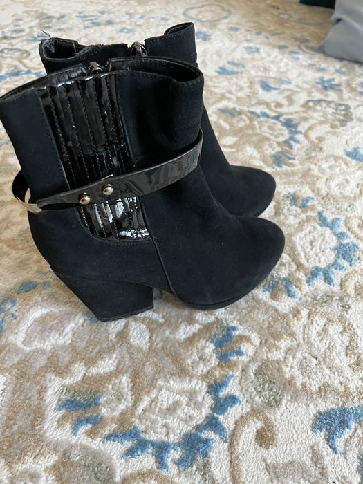 продам полусапожки замшевые