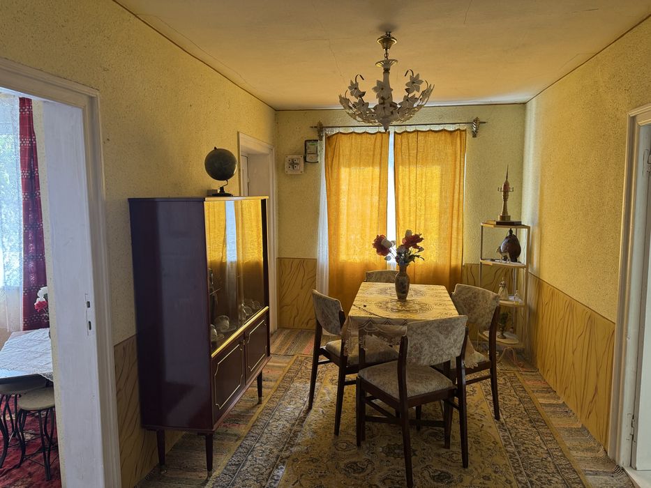 Vand doua case în aceeași curte în Dobrotești/DOLJ