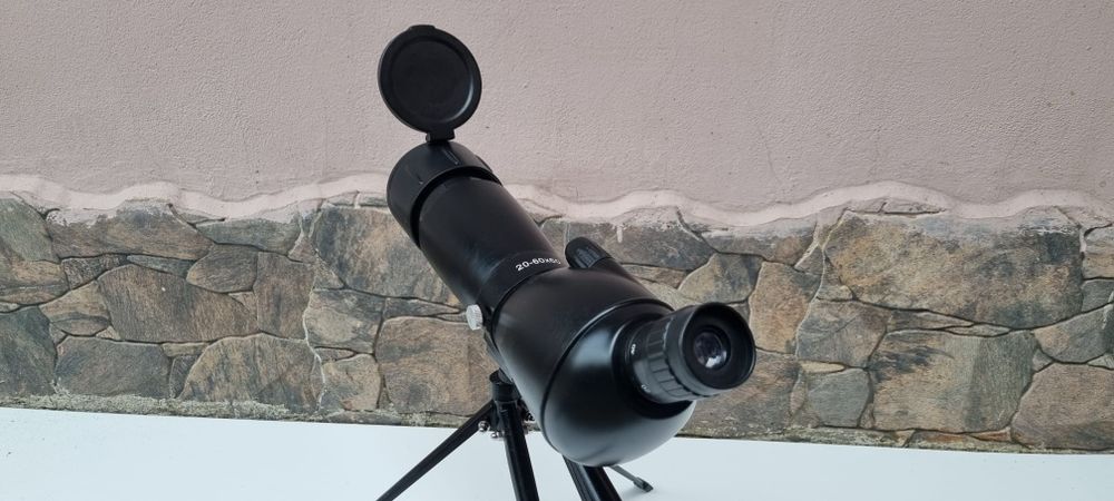 Lunetă puternică, telescop