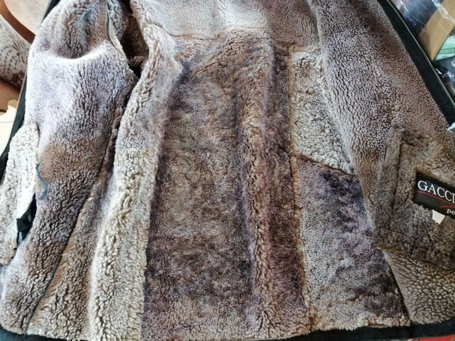 Cojoc bărbătesc, piele întoarsă exterior și blană naturală interior