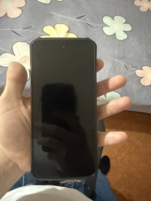 Телефон крепкий.