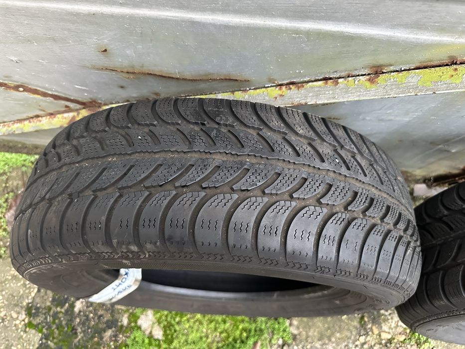 Пеодават се 2 броя зимни гуми 15 цола Debica Frigo 2 195/65R15