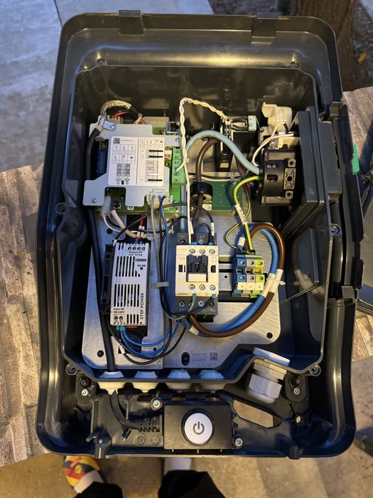 Statie incarcare masina electrica 7.4kW EVlink Wallbox EVH2S7P02K