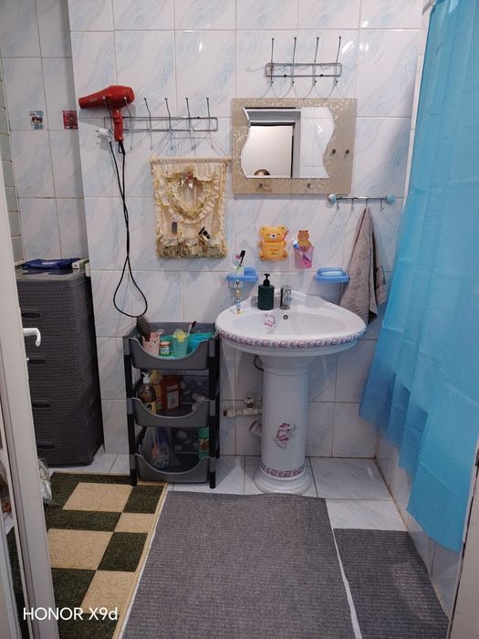 Продаётся 3-х комн.квартира Шарк 1,
Куксарой 7-мактаб