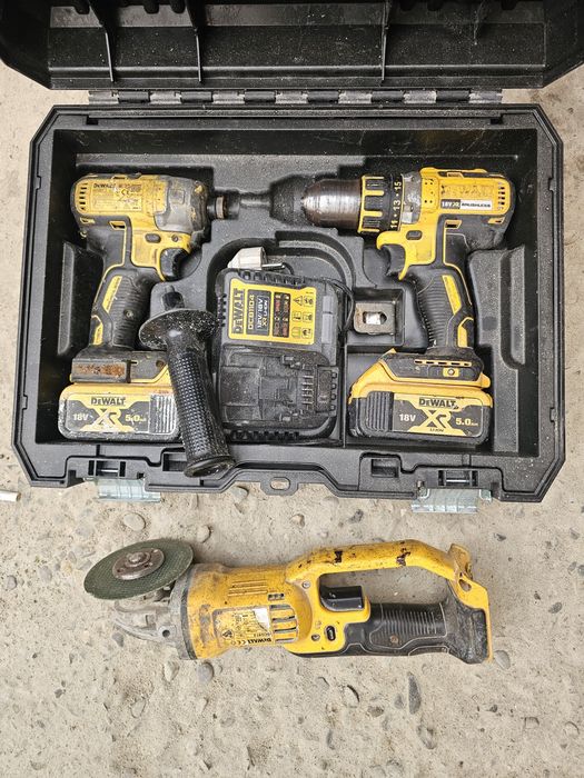 Set Dewalt cum se vede in poza