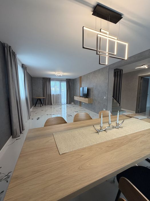 Casa individuala de vanzare.