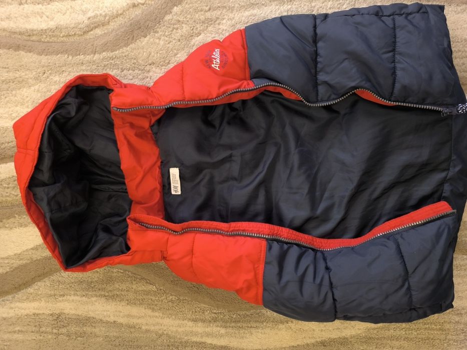 Детска грейка в червен и тъмно син цвят