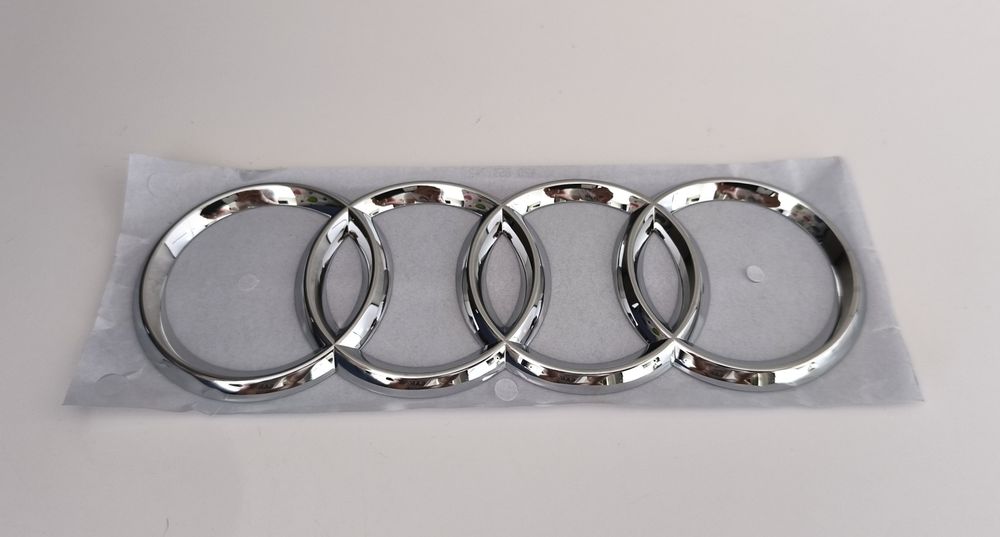 Emblema cromată Audi A8 D4 
OE part number 420 85