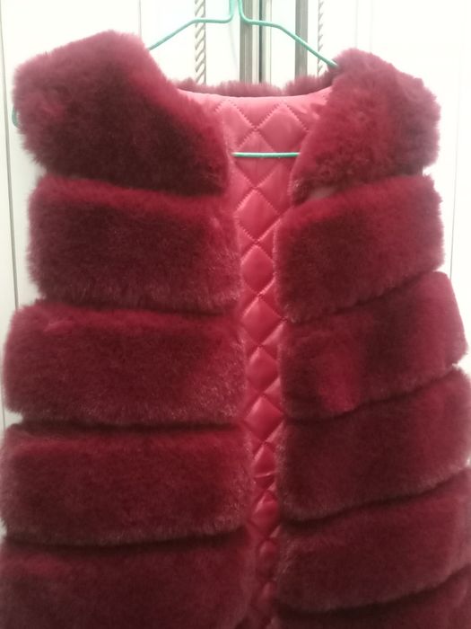 Продам меховую жилетку