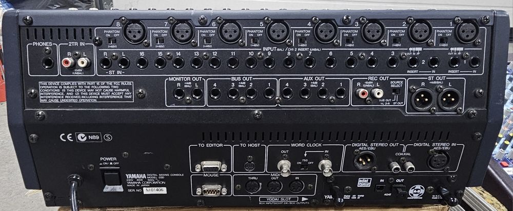 Mixer digital Yamaha 03D / 24 canale / Fadere motorizate