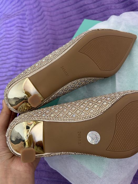 Продам новые туфли