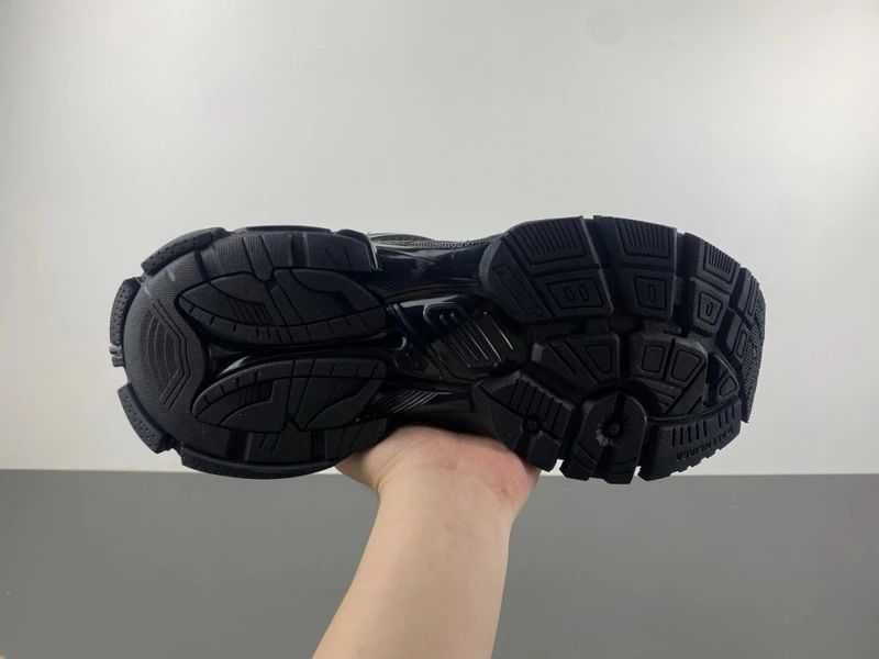 Balenciaga 7.5 - Black