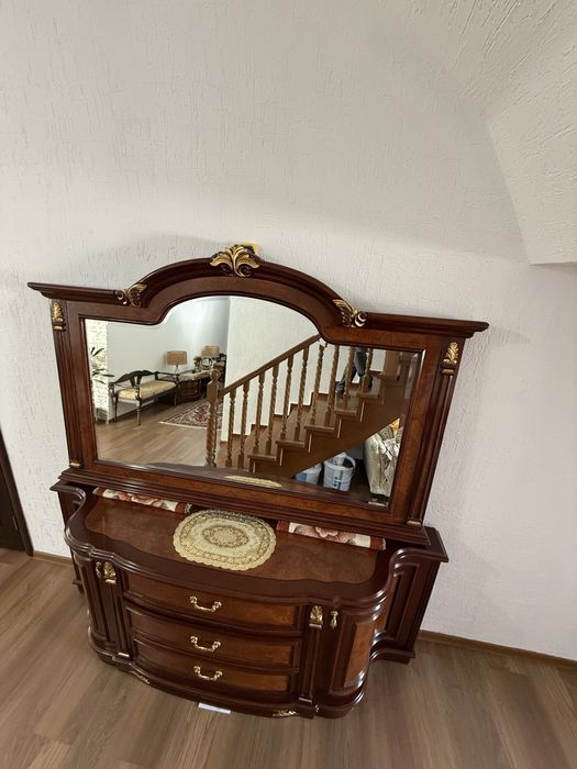 Комод с зеркалом