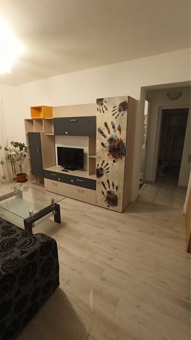 Inchiriez garsoniera