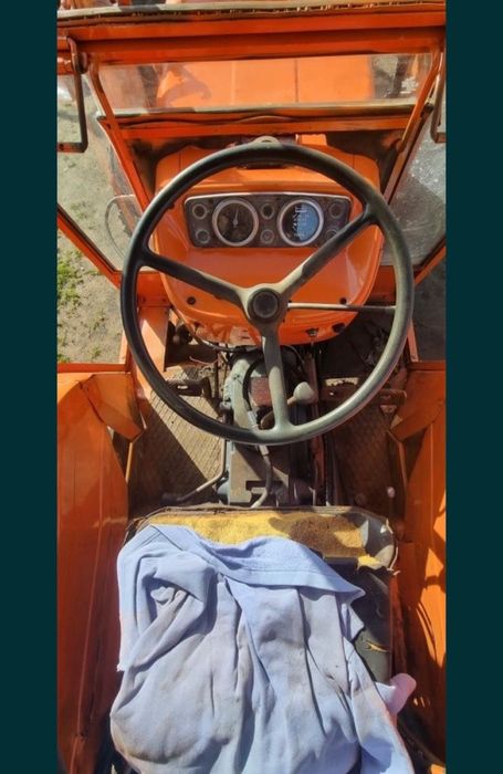 Vand tractor fiat cu incarcator frontal