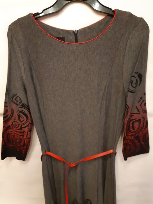 Rochie gri cu rosu, marimea 42