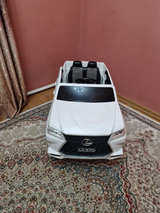 Продам машинку лексус 570