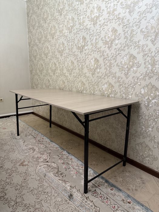 Стол - в идеальном состоянии