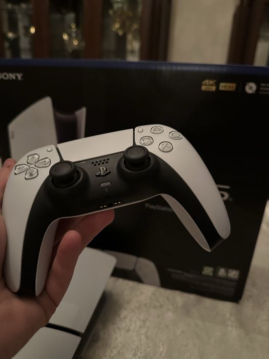 Playstation 5 slim 1 tb почти новый!